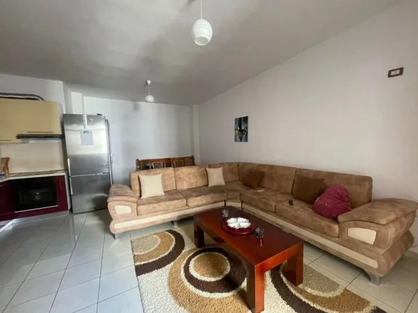 Tirane, jepet me qera apartament 1+1+Aneks+Ballkon Kati 2, 68 m² 400 € (astir)