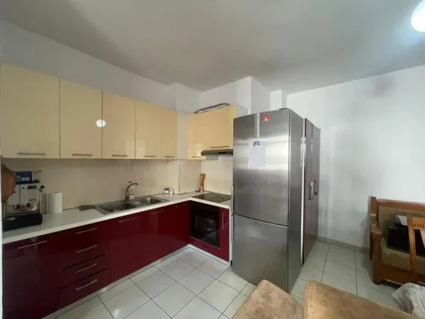 Tirane, jepet me qera apartament 1+1+Aneks+Ballkon Kati 2, 68 m² 400 € (astir)