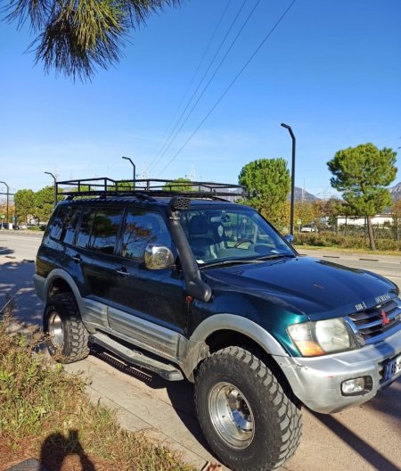 Tirane, shes makine MITSUBISHI PAJERO Nafte, blu e errët automatik Kondicioner 1.900.000 km 5.900 €