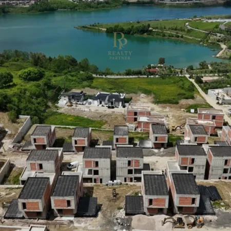 Tirane, shitet Vile 4+1+Ballkon Kati 2, 257 m² 610.000 € (Liqeni i Farkes SAUK)