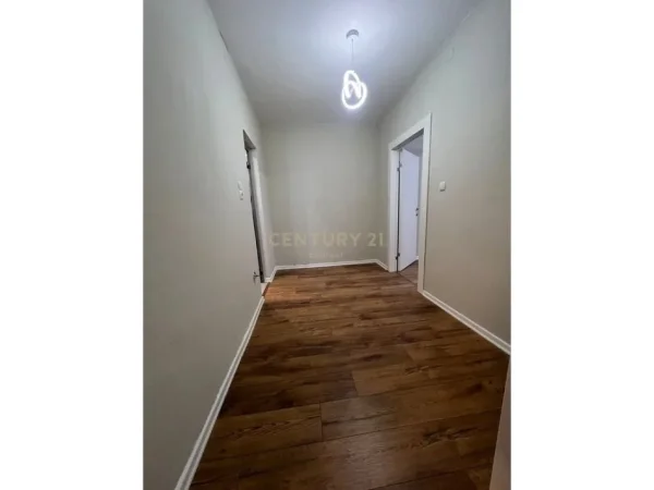 Tirane, shitet apartament 1+1 Kati 3, 55 m² 92.000 € (Xhanfize keko)