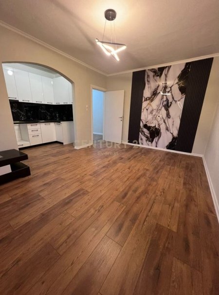 Tirane, shitet apartament 1+1+Ballkon Kati 3, 54 m² 92.000 € (Porcelan)