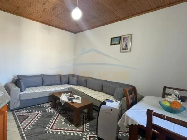 Tirane, shitet 2 Katshe , 294 m² 150.000 € (Institut)