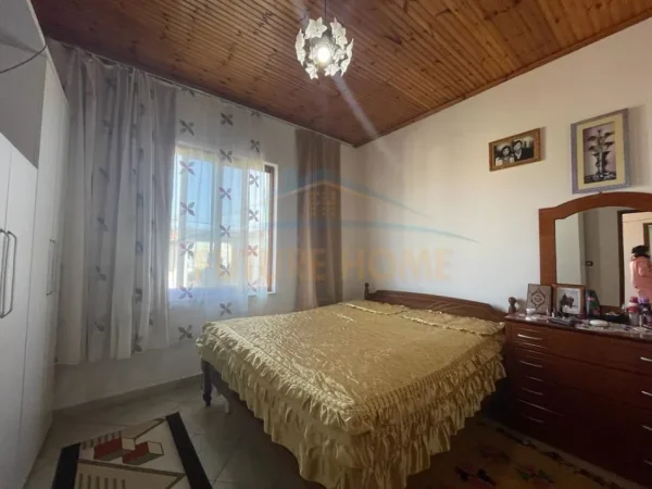 Tirane, shitet 2 Katshe , 294 m² 150.000 € (Institut)