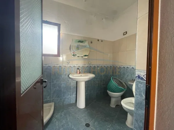 Tirane, shitet 2 Katshe , 294 m² 150.000 € (Institut)