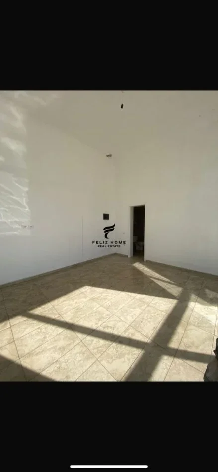 Tirane, jepet me qera dyqan Kati 0, 58 m² 800 € (FUSHA E AVIACIONIT)