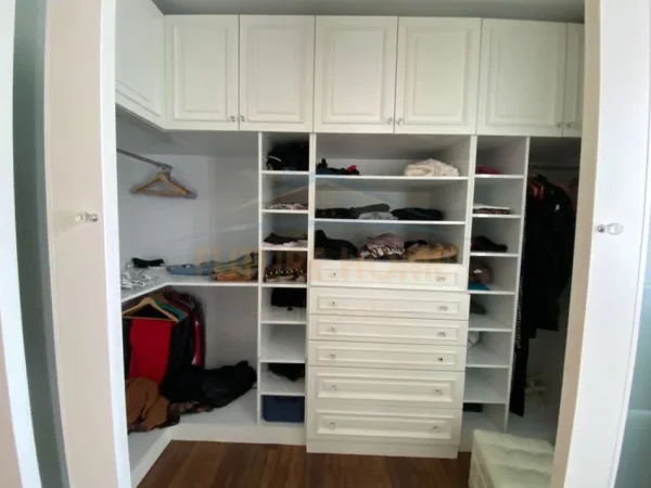 Tirane, shitet 2+1 Kati 6, 187 m² 561.000 € (qender)