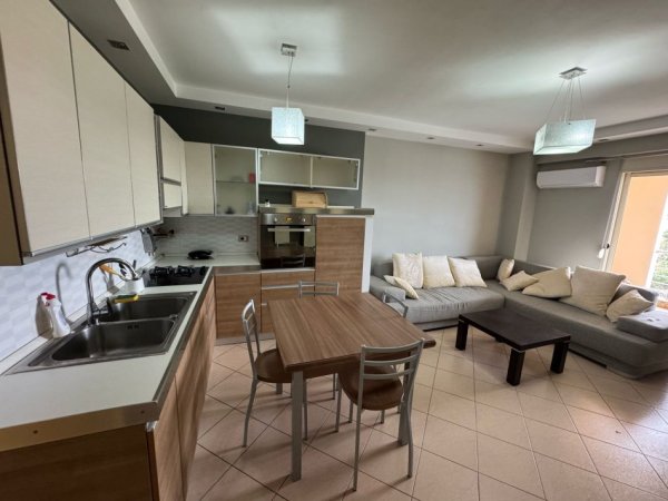 Durres Plazh, jepet me qera apartament 1+1+Ballkon Kati 3, 65 m² 350 € (Plazh)
