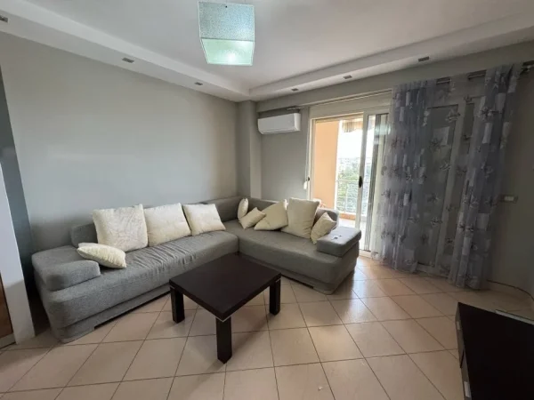 Durres Plazh, jepet me qera apartament 1+1+Ballkon Kati 3, 65 m² 350 € (Plazh)