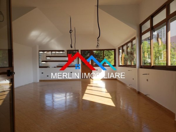 Tirane, jepet me qera ambjent biznesi Kati 4, 270 m² 2.500 € (RRUGA DON BOSKO)