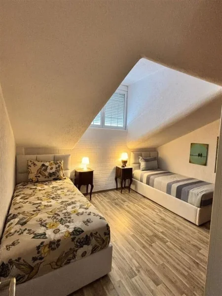 Tirane, jepet me qera apartament 2+1+Aneks+Ballkon Kati 7, 120 m² 800 € (QENDER KARL GEGA)