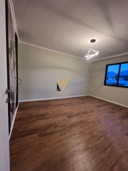 Tirane, shitet apartament 1+1+Ballkon Kati 3, 56 m² 92.000 € (KINOSTUDIO)
