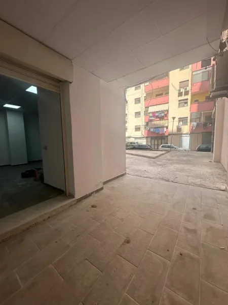 Durres, jepet me qera ambjent biznesi Kati 0, 60 m² 400 € (Ish Rajoni Policise)