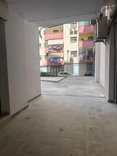 Durres, jepet me qera ambjent biznesi Kati 0, 60 m² 400 € (Ish Rajoni Policise)