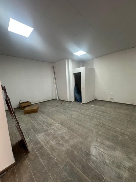 Durres, jepet me qera ambjent biznesi Kati 0, 60 m² 550 € (Ish Rajoni Policise)