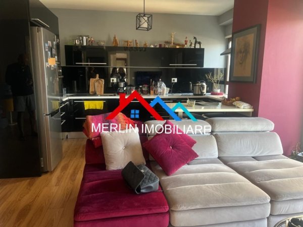 Tirane, jepet me qera apartament 2+1+Ballkon Kati 5, 92 m² 800 € (RRUGA MINE PEZA)