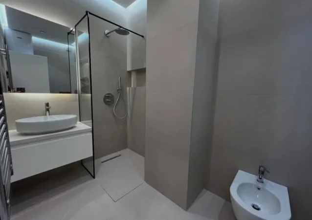 Tirane, shitet apartament 2+1 , 106 m² 275.000 € (Pazari i ri)