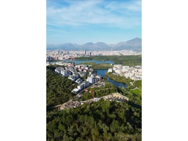 Tirane, shes apartament 2+1+Aneks+Ballkon Kati 1, 124 m² 300.000 € (BEVERLY HILLS, Liqeni i Thate)