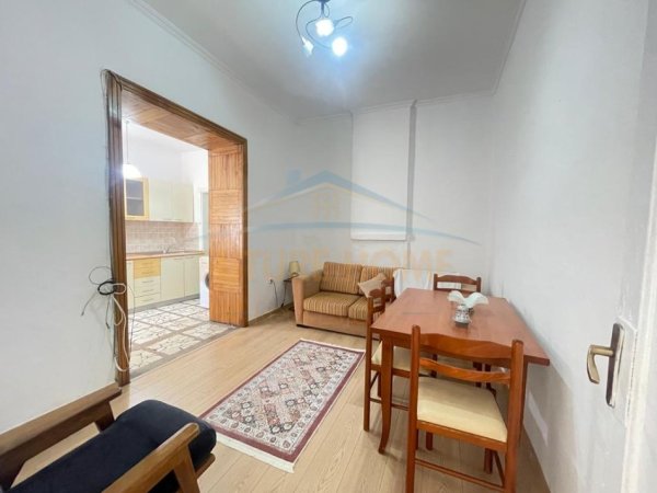 Tirane, jepet me qera apartament 3+1 , 108 m² 800 € (myslym shyri)