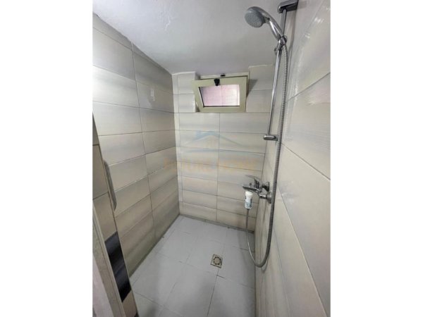 Tirane, jepet me qera apartament 3+1 , 108 m² 800 € (myslym shyri)