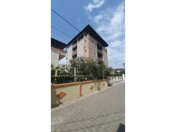 Durres, jepet me qera GODINE , 1.000 m² 4.300 € (Tregu Industrial Durres)