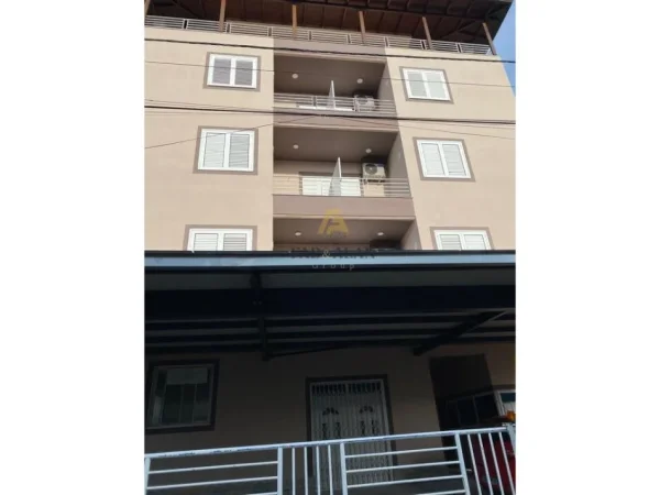 Durres, jepet me qera GODINE , 1.000 m² 4.300 € (Tregu Industrial Durres)