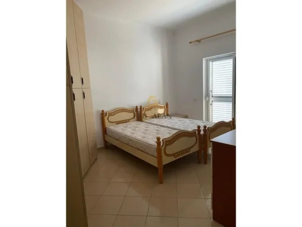 Durres, jepet me qera GODINE , 1.000 m² 4.300 € (Tregu Industrial Durres)