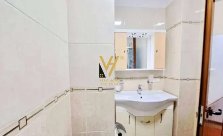 Tirane, jepet me qera apartament 2+1+Ballkon Kati 6, 104 m² 700 € (RRUGA E KAVAJES)