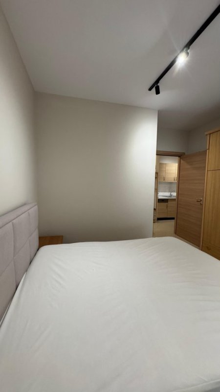 Tirane, jepet me qera apartament 2+1 Kati 3, 90 m² 650 € (Liqeni i thate)