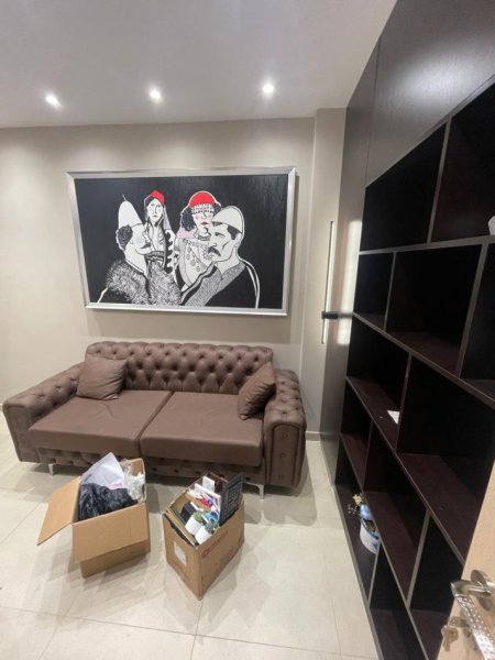 Tirane, jepet me qera zyre Kati 1, 600 € (Myslym Shyri)