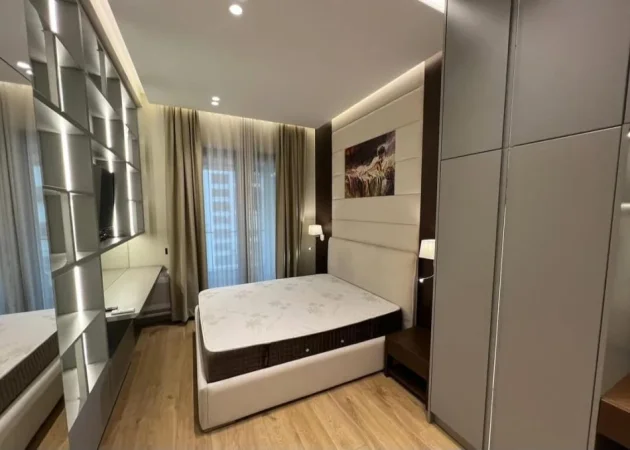 Tirane, jepet me qera apartament 1+1 Kati 4, 800 € (Square 21)