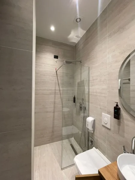 Durres, shitet apartament 4+1+Aneks+Ballkon Kati 4, 132 m² 450.000 € (Durres| Qender)