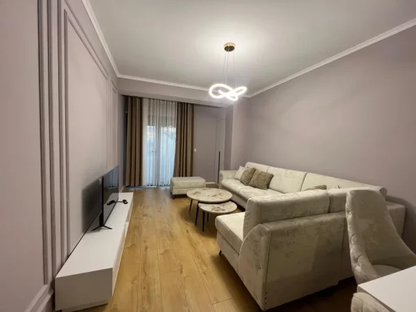 Tirane, jepet me qera apartament 2+1 Kati 1, 105 m² 750 € (KODRA DIELLIT)