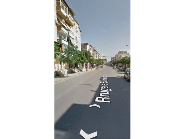Tirane, jepet me qera dyqan Kati 0, 36 m² 600 € (Rruga e Barrikadave)
