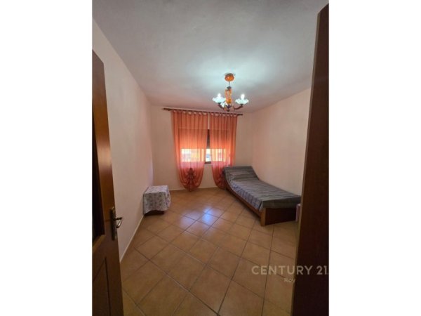 Durres, jepet me qera apartament 1+1 Kati 3, 60 m² 250 € (Stadiumi pran Vala park)