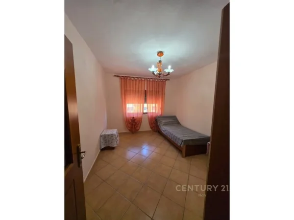 Durres, jepet me qera apartament 1+1 Kati 3, 60 m² 250 € (Stadiumi pran Vala park)