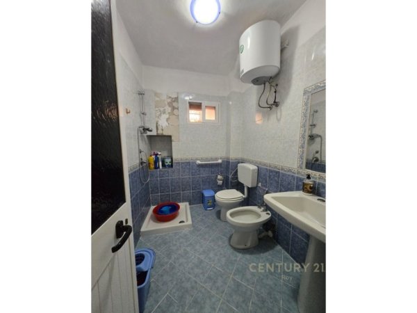Durres, jepet me qera apartament 1+1 Kati 3, 60 m² 250 € (Stadiumi pran Vala park)