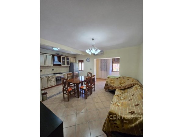 Durres, jepet me qera apartament 1+1 Kati 3, 60 m² 250 € (Stadiumi pran Vala park)
