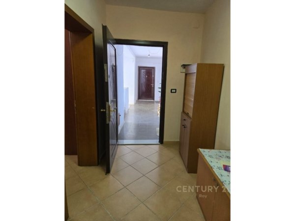 Durres, jepet me qera apartament 1+1 Kati 3, 60 m² 250 € (Stadiumi pran Vala park)