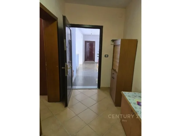 Durres, jepet me qera apartament 1+1 Kati 3, 60 m² 250 € (Stadiumi pran Vala park)
