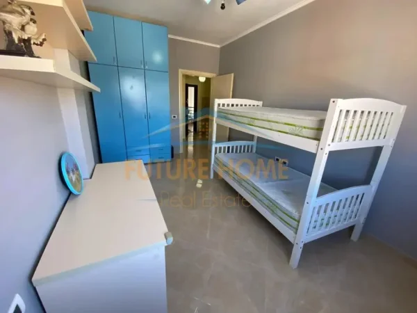 Tirane, shitet apartament 2+1+Ballkon Kati 8, 94 m² 135.000 € (Unaza e Re)