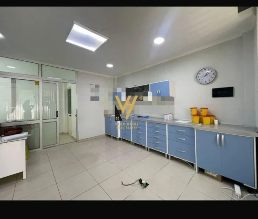 Tirane, jepet me qera dyqan Kati 0, 37 m² 400 € (RRUGA 4 DESHMORET)