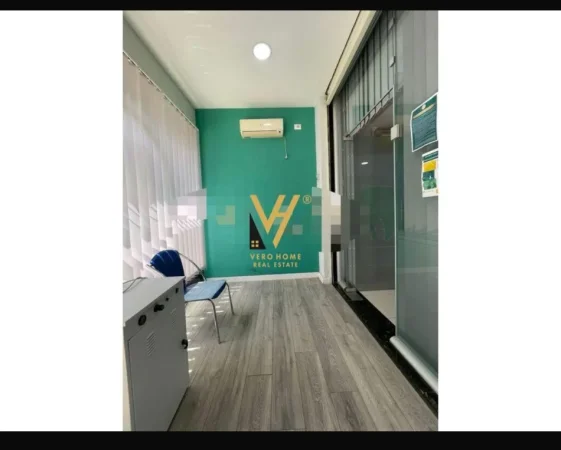 Tirane, jepet me qera dyqan Kati 0, 37 m² 400 € (RRUGA 4 DESHMORET)