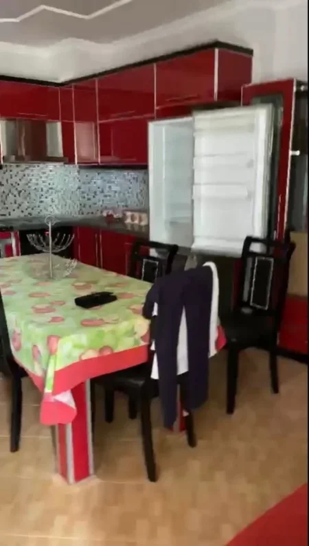 Tirane, jepet me qera apartament 2+1+Ballkon Kati 5, 110 m² 550 € (ALLIAS)