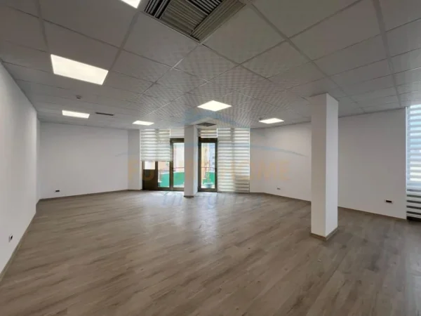 Tirane, jap me qera ambjent biznesi Kati 4, 100 m² 1.730 € (BLLOKU)