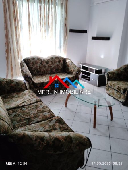 Tirane, jepet me qera apartament 2+1+Ballkon Kati 2, 80 m² 700 € (BULEVARDI ZHAN DARK)