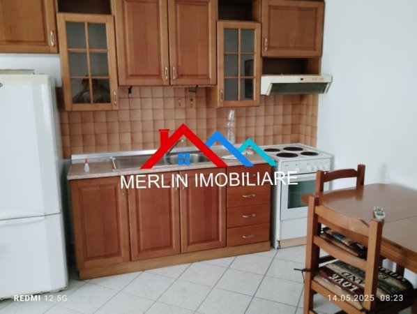 Tirane, jepet me qera apartament 2+1+Ballkon Kati 2, 80 m² 700 € (BULEVARDI ZHAN DARK)