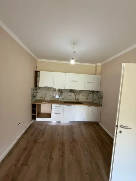 Shkembi Kavajes, shitet apartament 1+1+Aneks+Ballkon Kati 4, 73 m² 73.000 € (Shkembi i Kavajes)