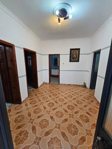 Tirane, jepet me qera 2+1+Ballkon Kati 1, 115 m² 400 € 