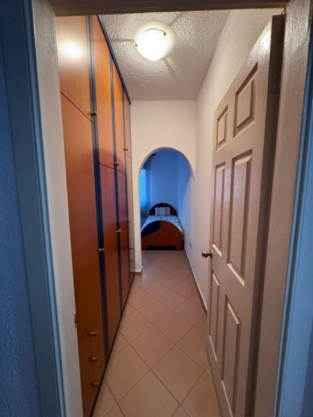 Tirane, jepet me qera zyre Kati 7, 92 m² 1.000 € (RRUGA E KOSOVAREVE)
